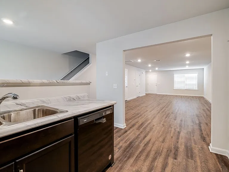 8 Red Robin Ct — Photo 12