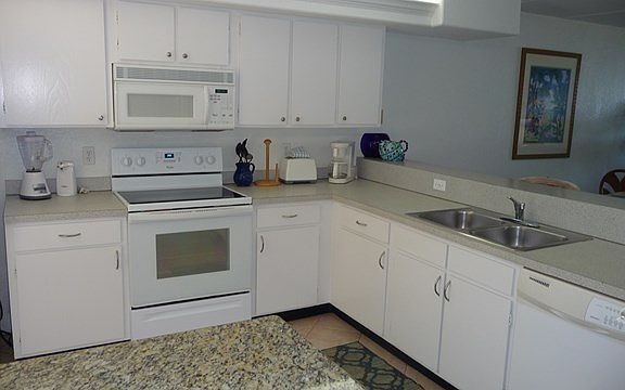3rd image of 402 Padre Blvd