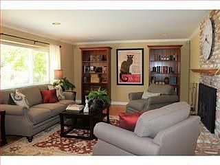 2nd image of 209 Lyndhurst Ave