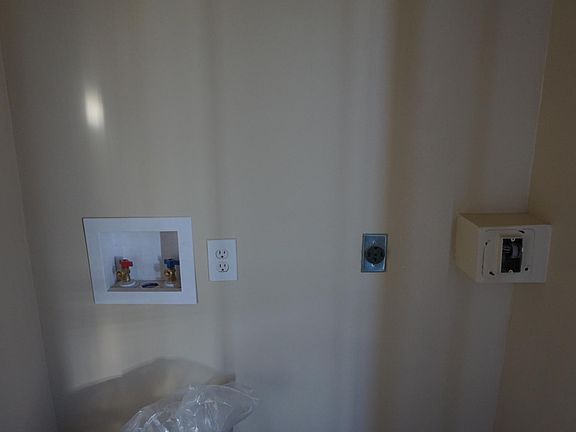 4th image of 808 Palm St