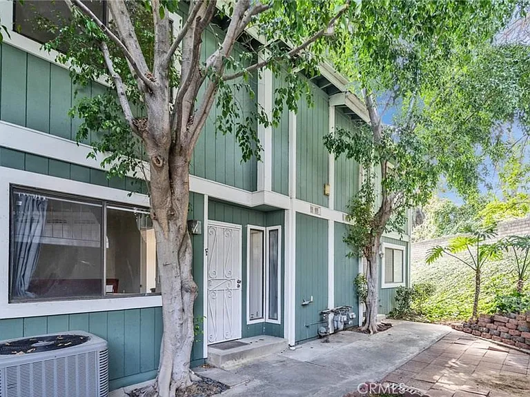 1070 Walnut Grove Ave — Photo 1