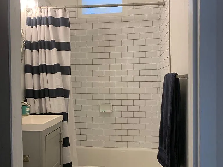 1011 E Elm St — Photo 24