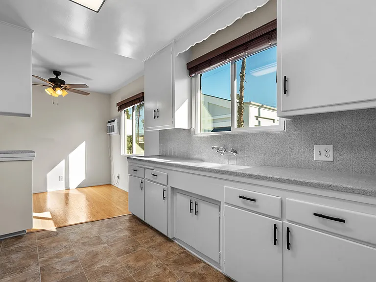 4460 Ensign Ave. — Photo 19