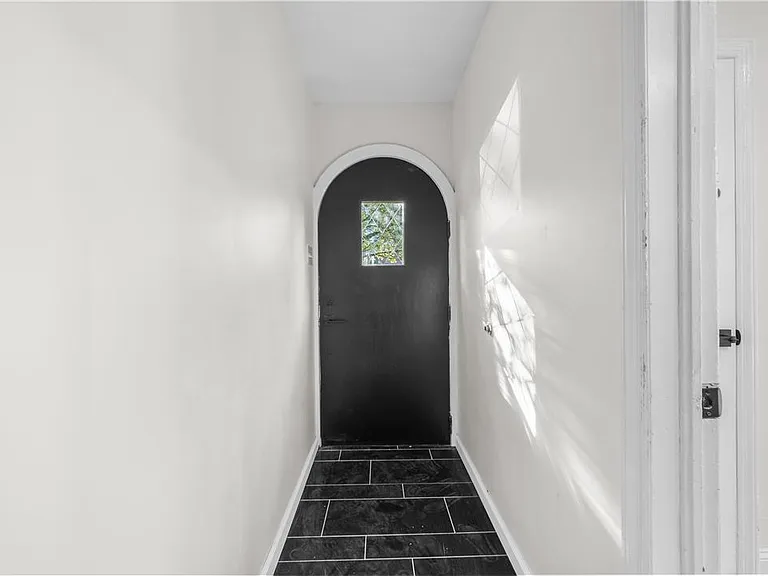 726 Seneca St #1 — Photo 22