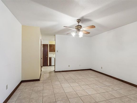 3rd image of 209 River Point Dr