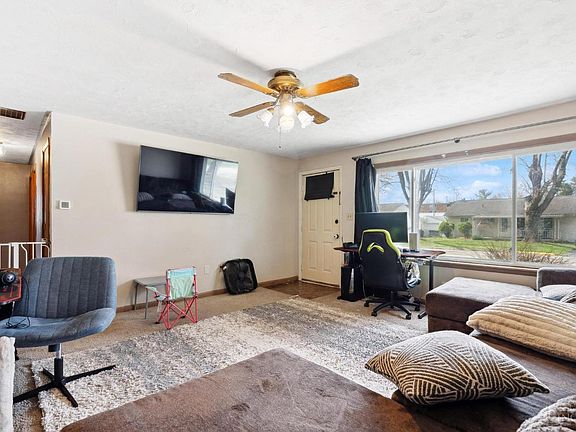 3rd image of 324 Linton Dr