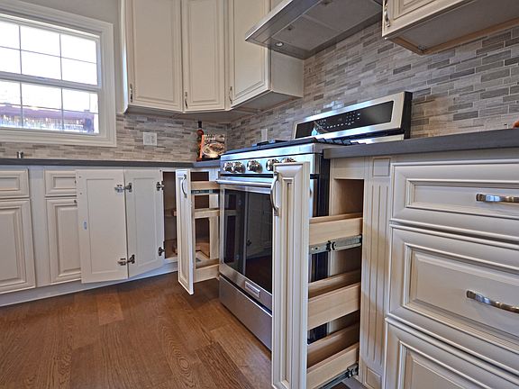 3rd image of 2435 Shibley Ave