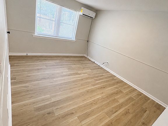 2nd image of 1622-1624 N Hillside St #1626