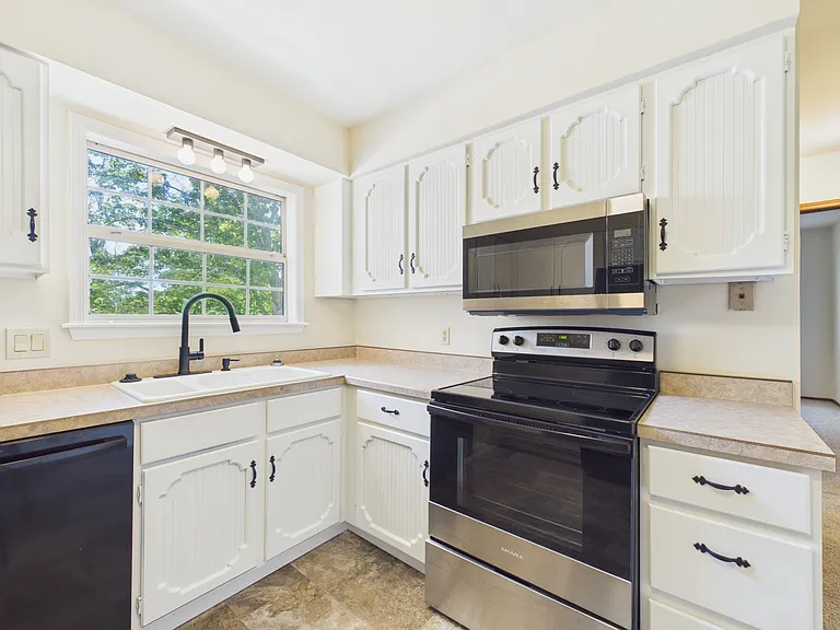 706 Elizabeth Dr — Photo 9
