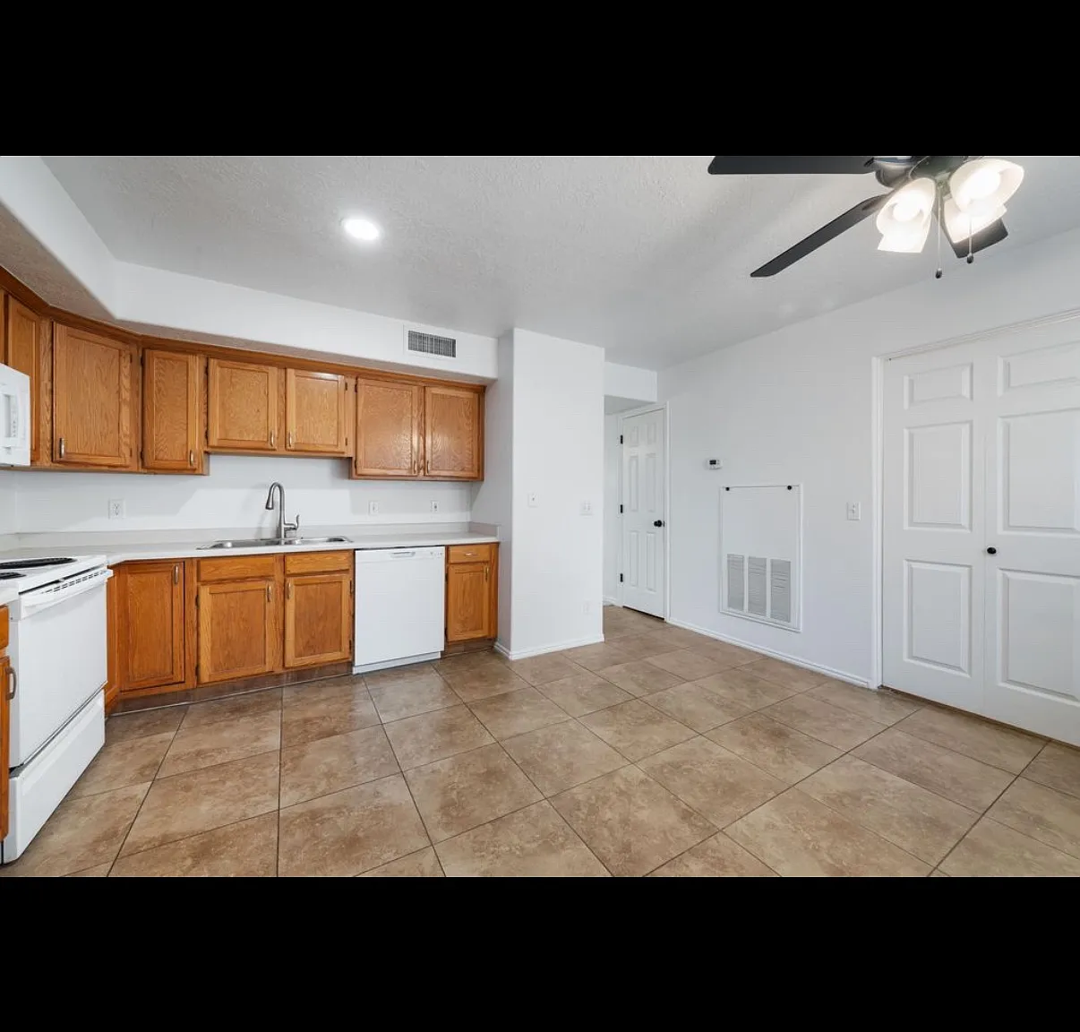 3 bed, 1210 sqft, $1,750 — Photo 3