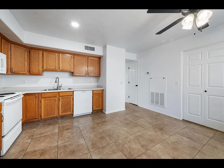 684 W Buena Vista Blvd #202 — Photo 3
