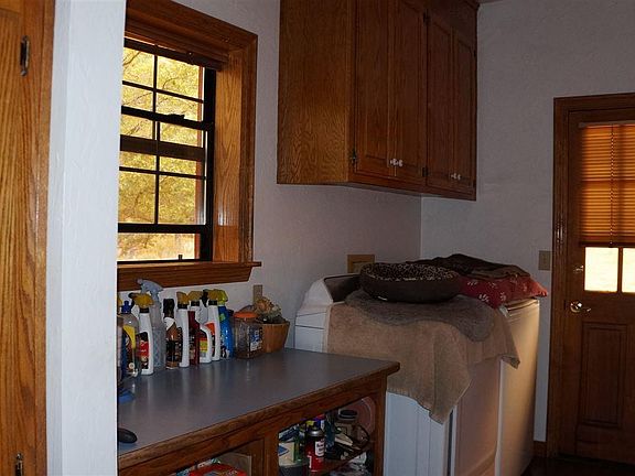 5th image of 452-035 Lounsbury Ln