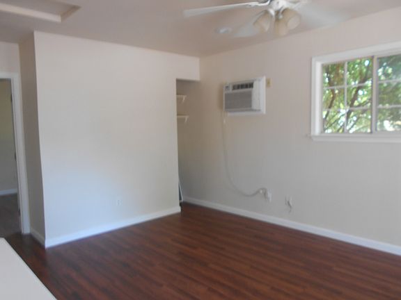 4th image of 1864 Cascade Blvd APT 1