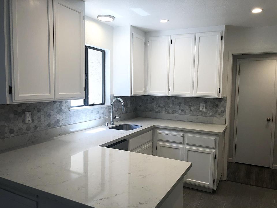 1st image of 1002 Roble Ave #2