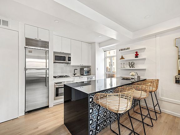 3rd image of 750 Park Ave APT 8A