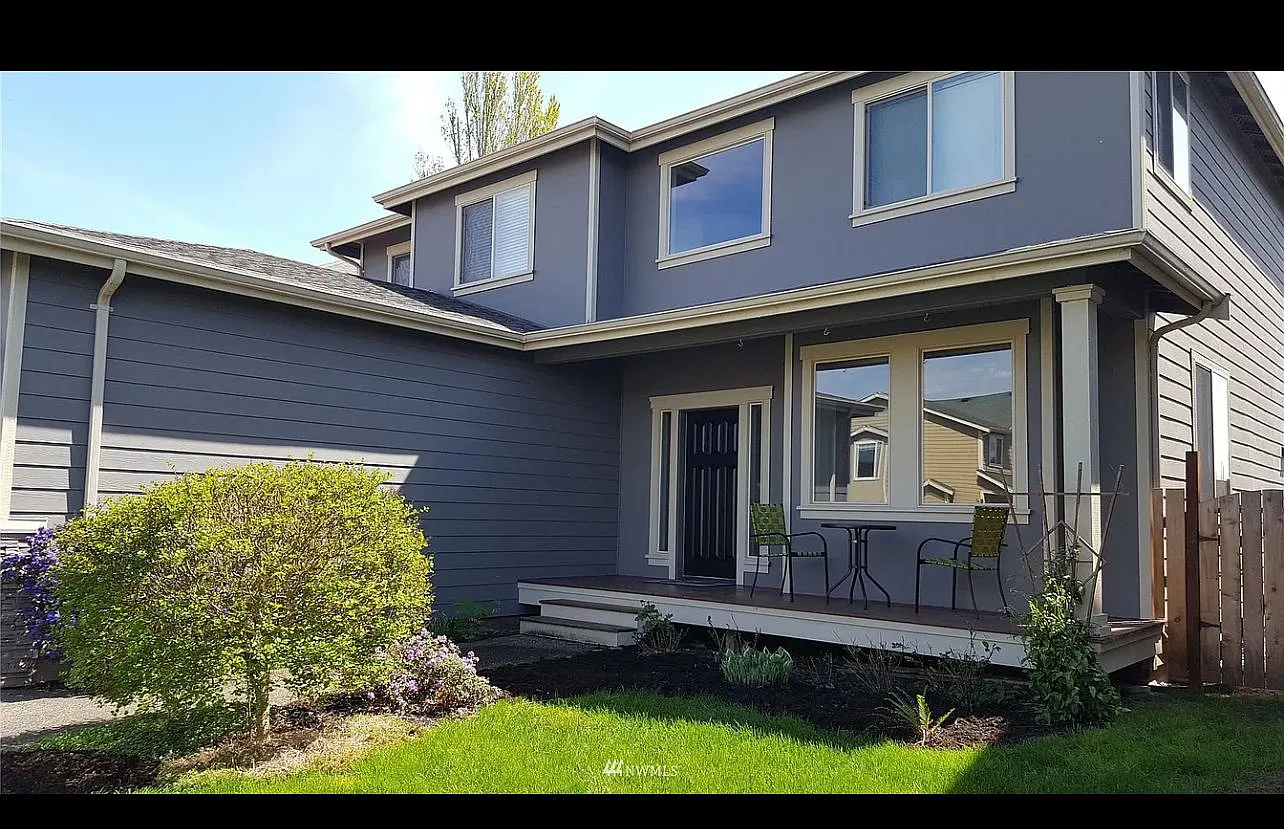 4 bed, 2454 sqft, $3,200 — Photo 2