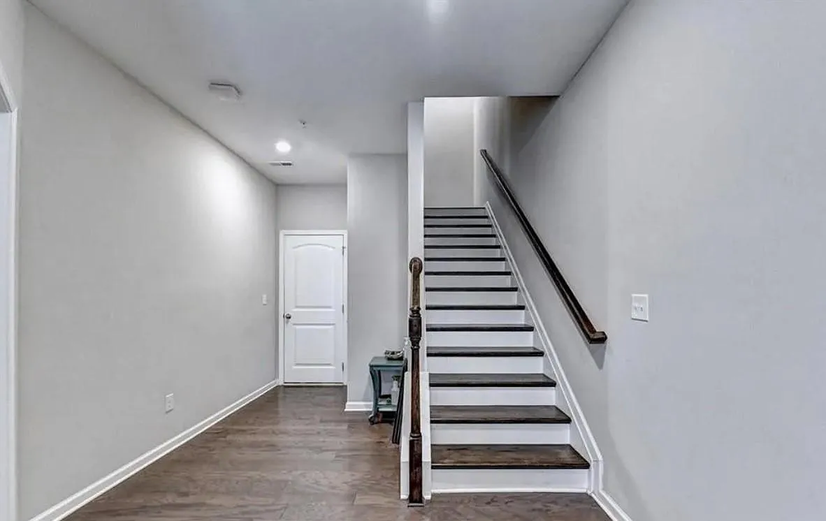 3 bed, 1936 sqft, $3,700 — Photo 2