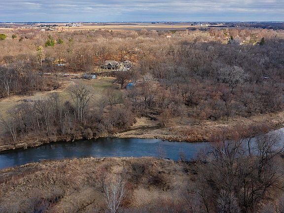 5th image of 413 W Riverside Rd