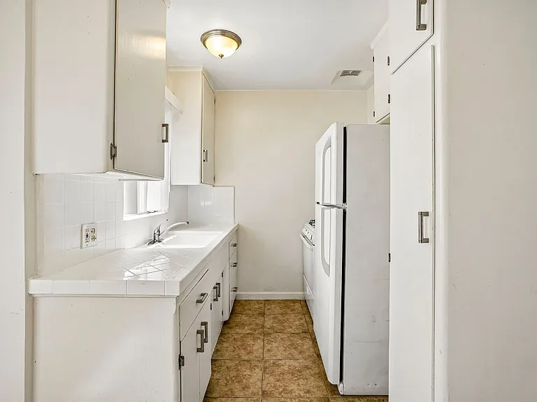3867 Potomac Ave. — Photo 17