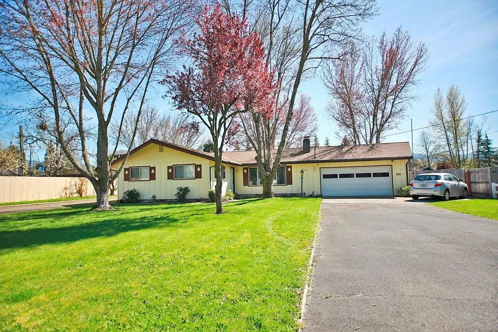 2301 Leonard Rd photo 1