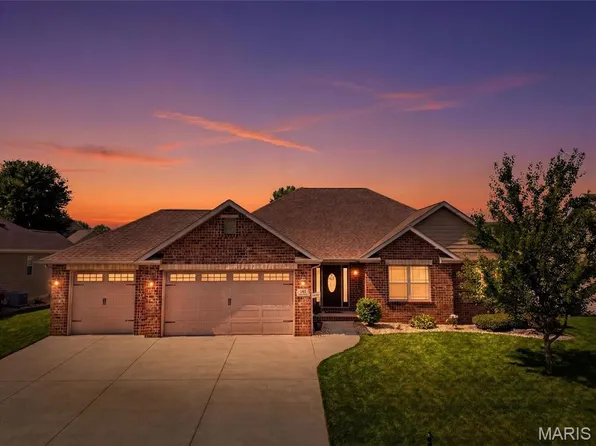 141 Meridian Oaks Dr, Glen Carbon, IL 62034