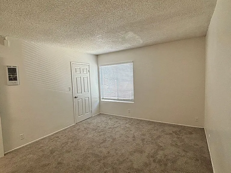 University Terrace Apartments — Photo 13
