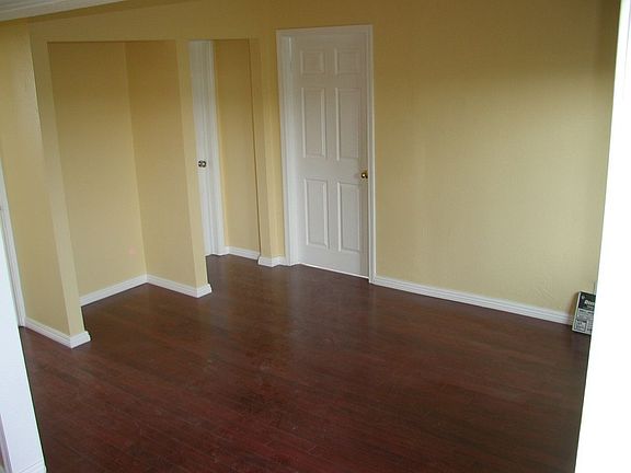 3rd image of 11157 S Broadway APT 4