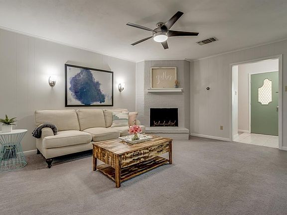 2nd image of 301 Primrose Hill St
