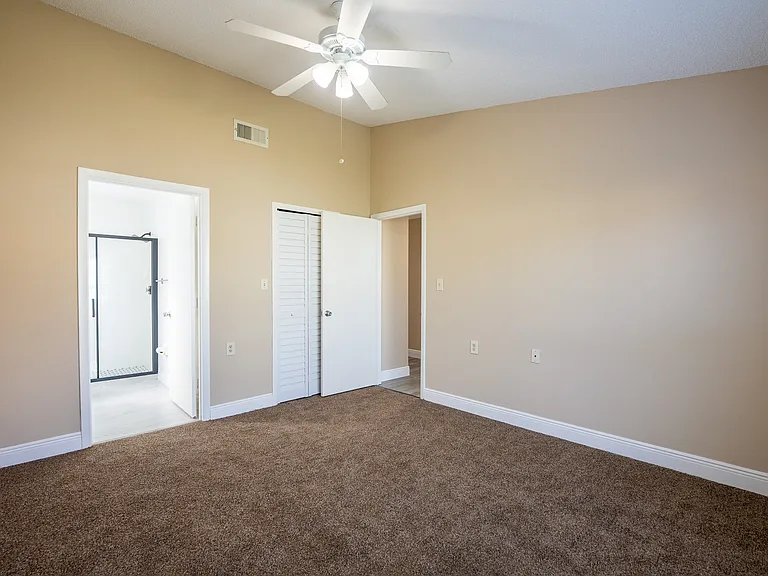 1025 Clovercrest Rd — Photo 4