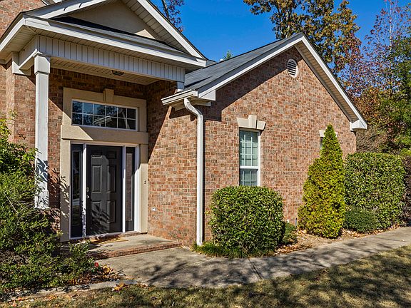 5th image of 215 Bainbridge Dr