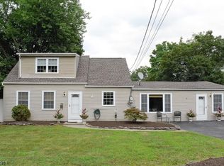 37 Village Rd, Pompton Plains, NJ 07444