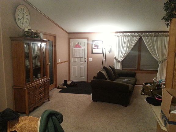 4th image of 75 Meggan Dr