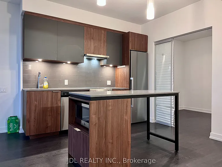 203 College St #402 — Photo 3