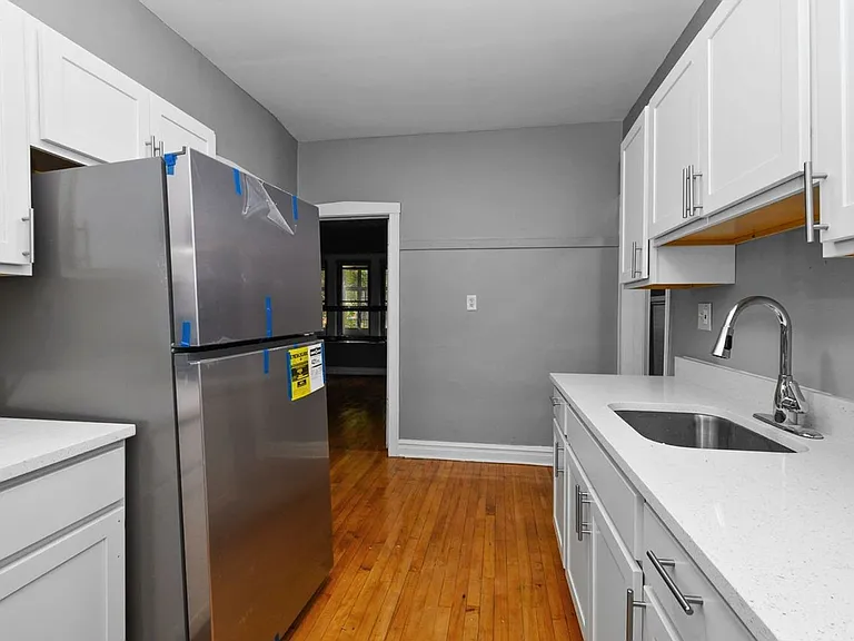 7556-58 S. Calumet Ave. / 320-28 E 76th St. — Photo 33