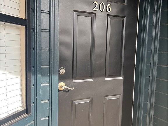 3rd image of 315 E Magnolia Ave