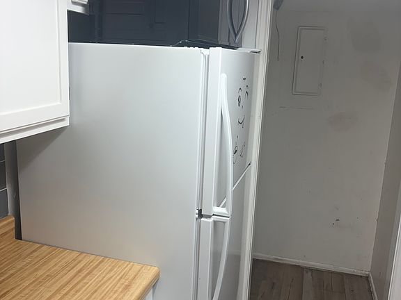 5th image of 6307 Cambridge Dr APT 3