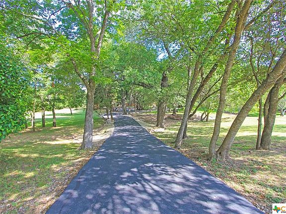 3rd image of 1425 Great Oaks