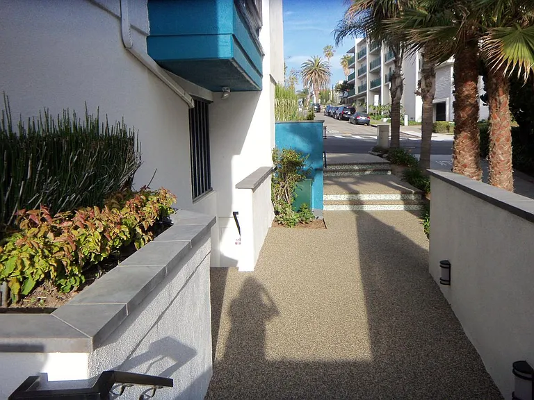 Entry way to building