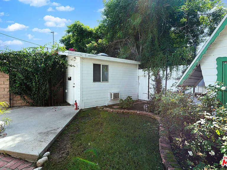 14842 Morrison St — Photo 33