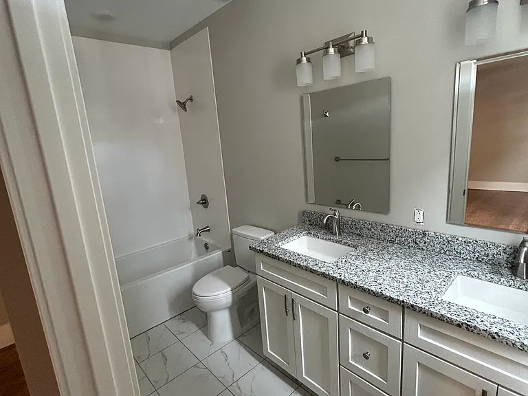 417 E Broadway — Photo 8