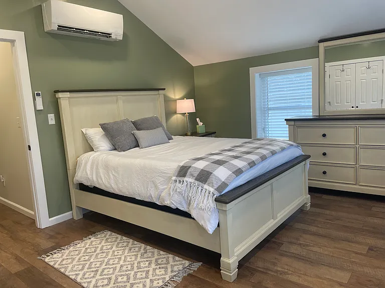 Queen bedroom with large closet