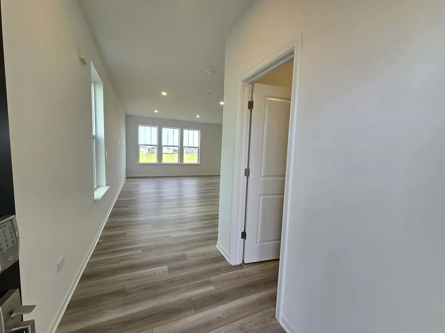 3 bed, 2.5 bath, 1840 sqft, $2,650 — Photo 2