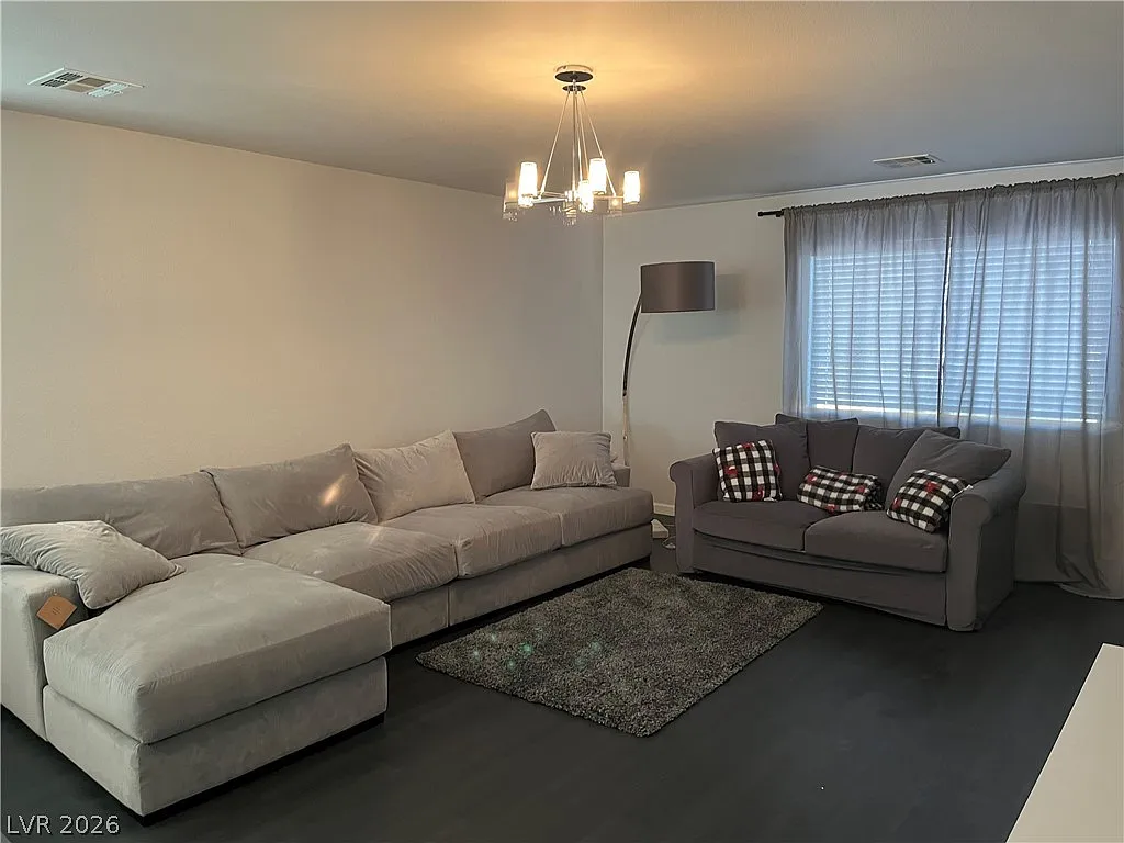 4 bed, 3.0 bath, 2160 sqft, $2,300 — Photo 4