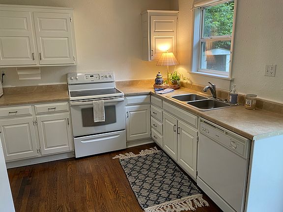2nd image of 5217 NE 46th Ter