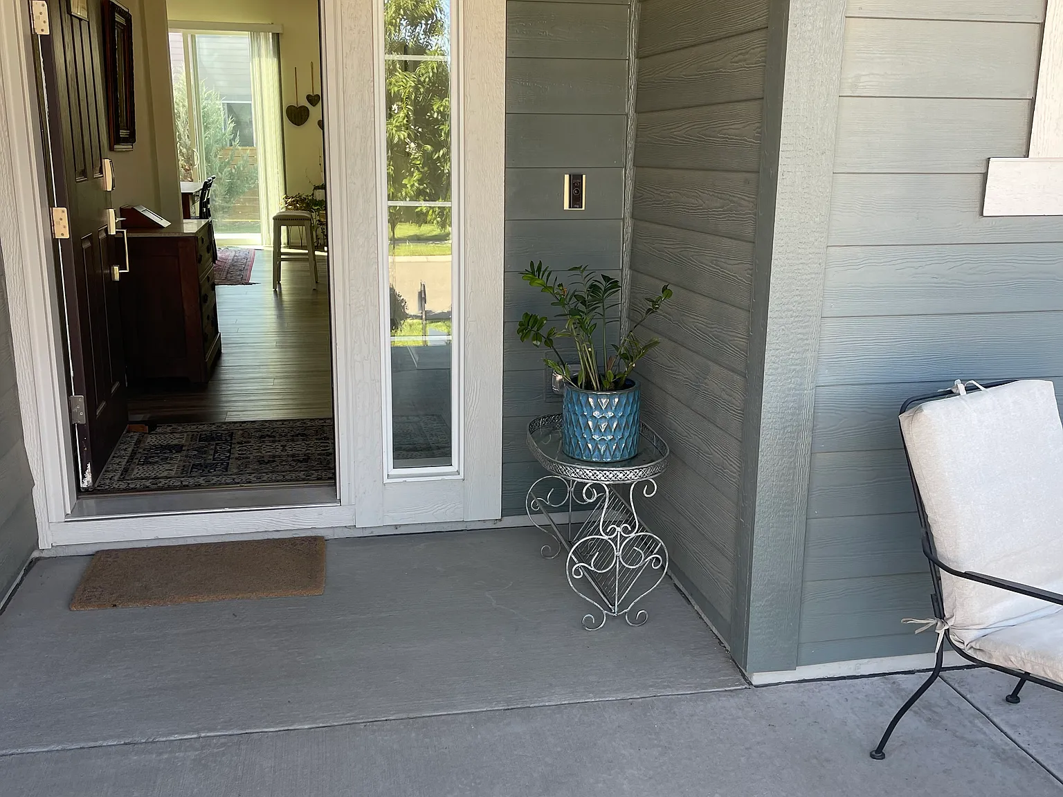 4 bed, 2.5 bath, 4975 sqft, $3,100 — Photo 2