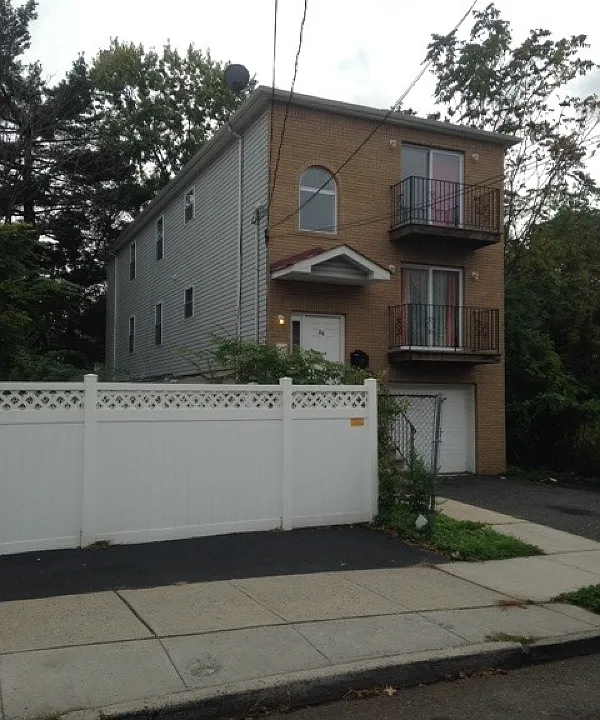 Building Photo 3