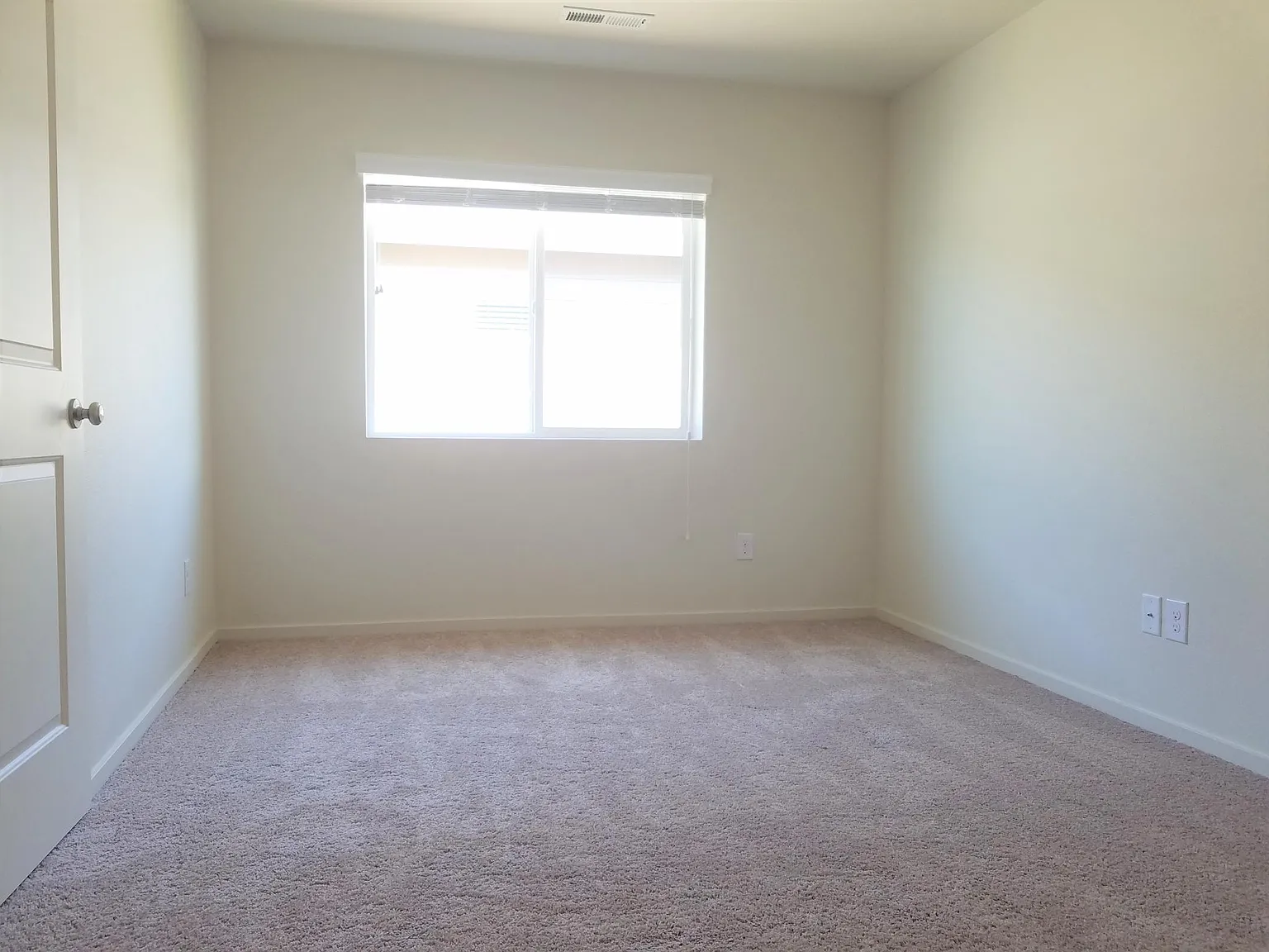 4 bed, 2.5 bath, 1812 sqft, $2,650 — Photo 4