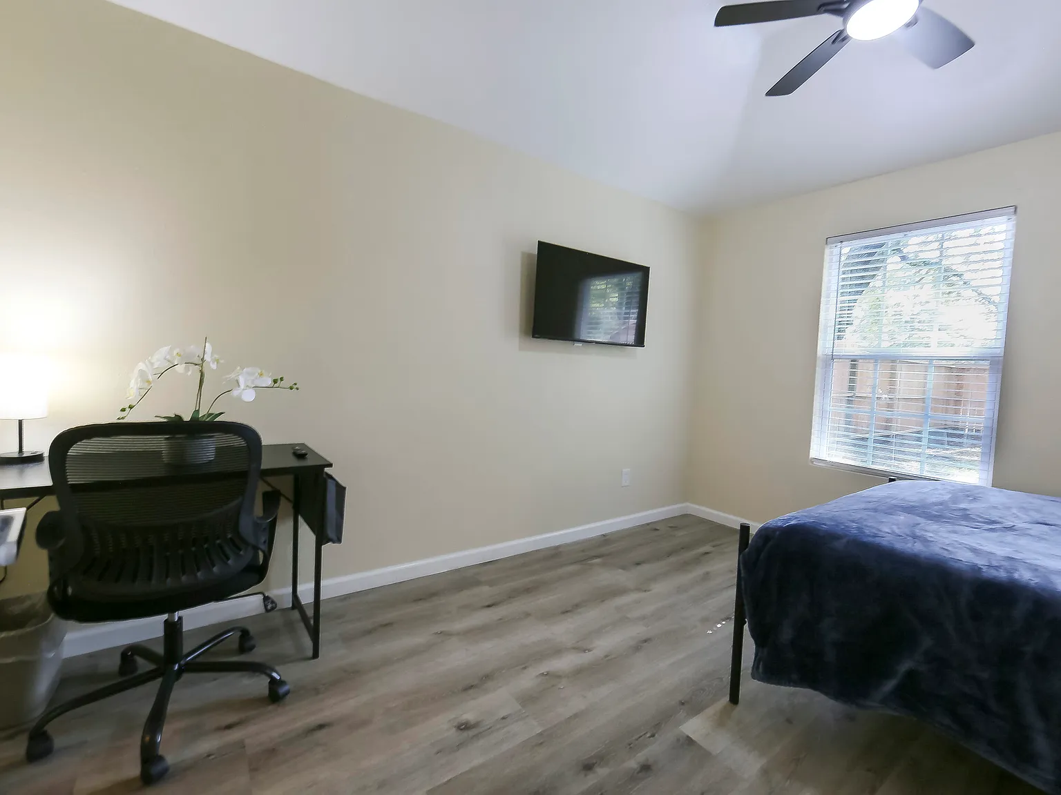 4 bed, 2.0 bath, 1588 sqft, $1,001 — Photo 3