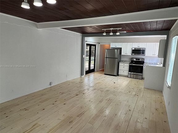 3rd image of 606 SW 11th St