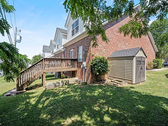 5th image of 122 Florence Ct